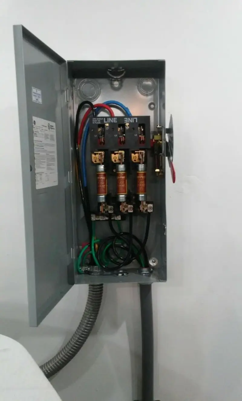 Three-phase disconnect switch installed for Smoke Detector Installation in Springhill
